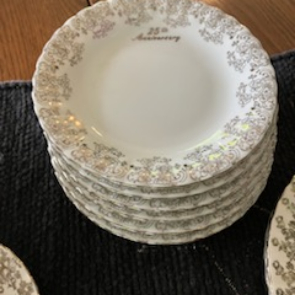25th Anniversary Royal Albert China set - Picture 5 of 6